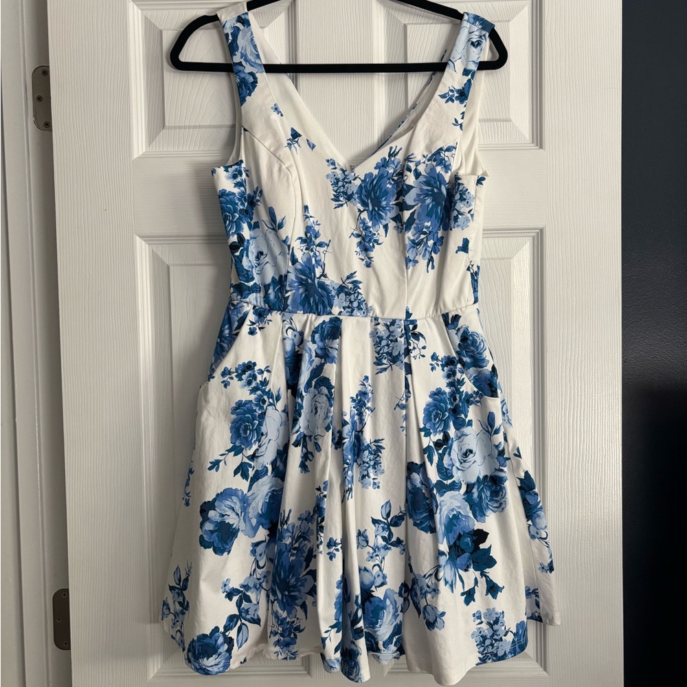 Jun & Ivy Blue Floral Fit & Flare Dress w/ Pockets | Size M